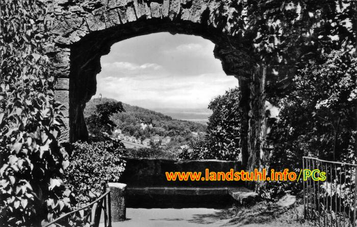 Blick zur Stadt und Bismarckturm