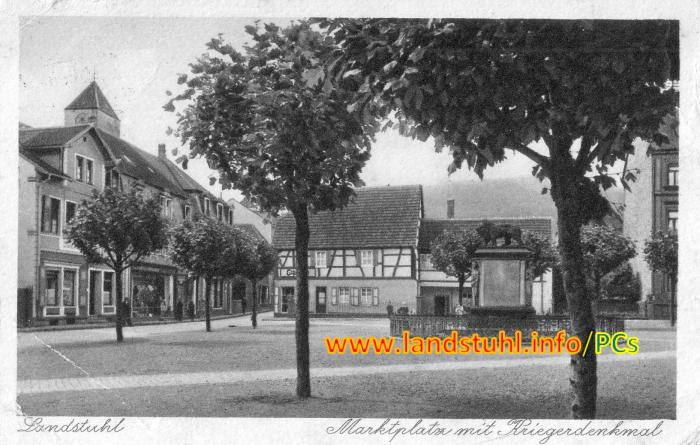 Marktplatz mit Kriegerdenkmal