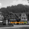 Marktplatz mit Kriegerdenkmal und Burg Nanstein