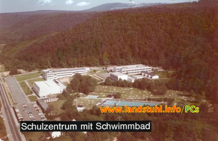 Schulzentrum mit Schwimmbad