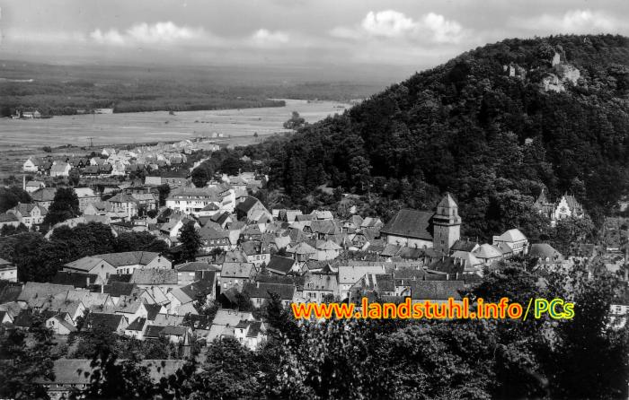 Blick zum Schloßberg mit Burgruine Sickingen