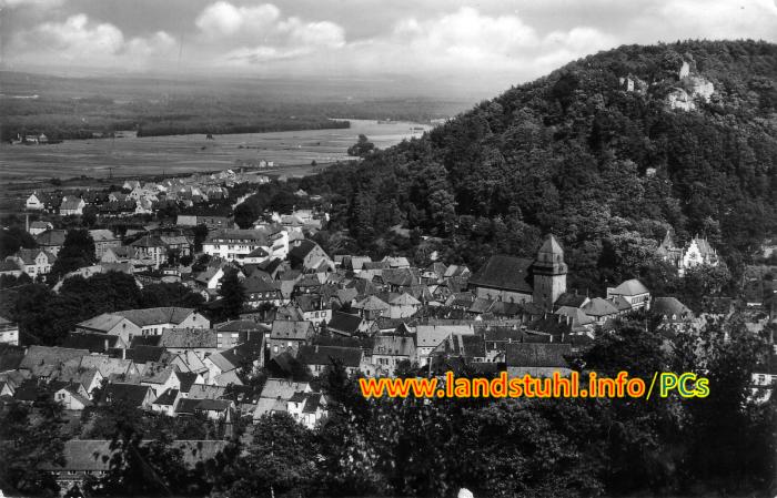 Blick zum Schloßberg mit Burgruine Sickingen