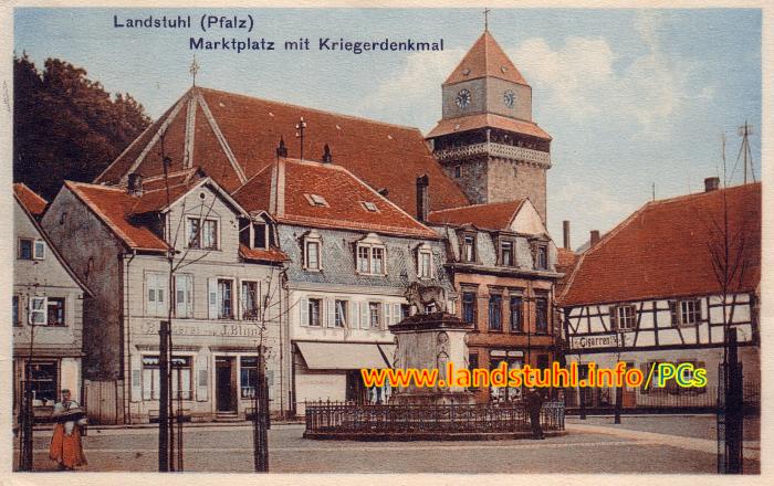 Marktplatz mit Kriegerdenkmal