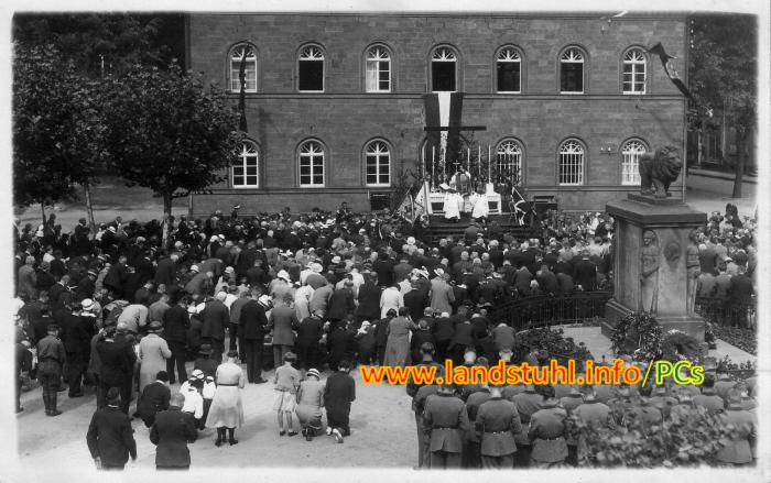 Gottesdienst vor dem Rathaus