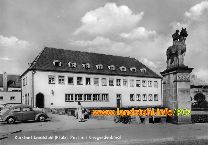 Post mit Kriegerdenkmal
